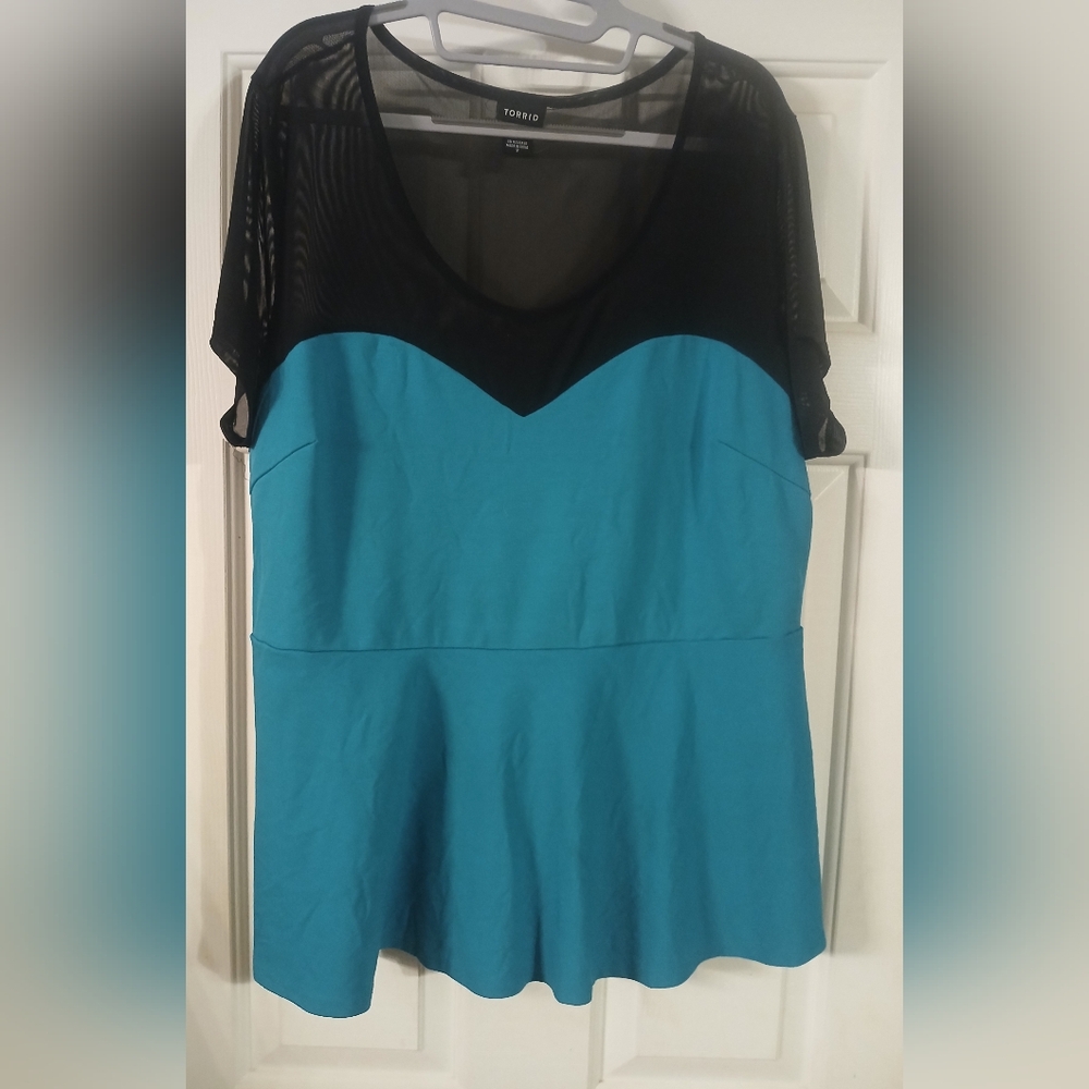 Torrid  women's top, black mesh neckline, short sleeves, teal peplum style Sz 2